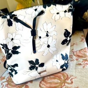 Chapa bag purse w flower design